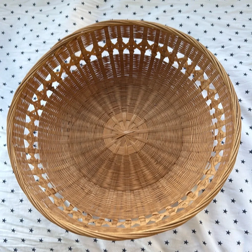 Vintage Round Wicker Rattan 12” Fruit / Storage Basket Excellent Vintage Cond.